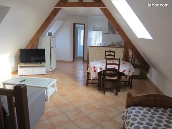 F3 60 m2 meublé tout équipé en duplex dans maison indépendante. Libre. Ttes charges comprises