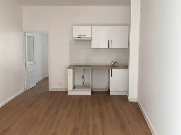 Location appartement 2 pièces 33 m² Souppes-Sur-Loing (77460)