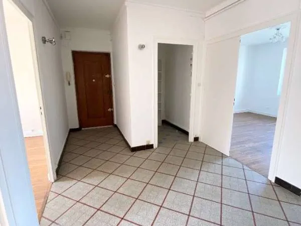 Appartement spacieux proche métro A Cusset