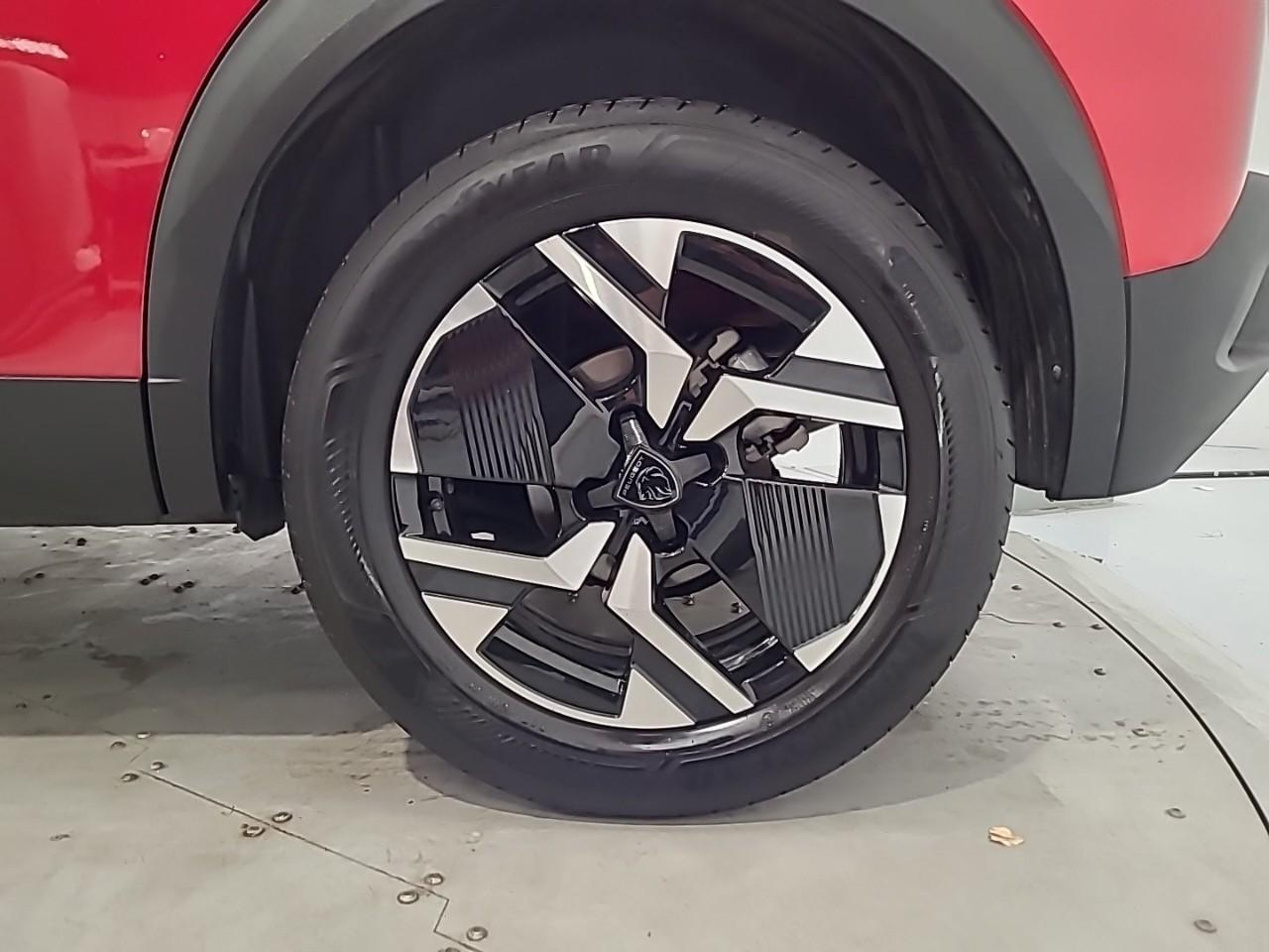 Peugeot 2008 puretech 130 s&s eat8 allure — photo 16