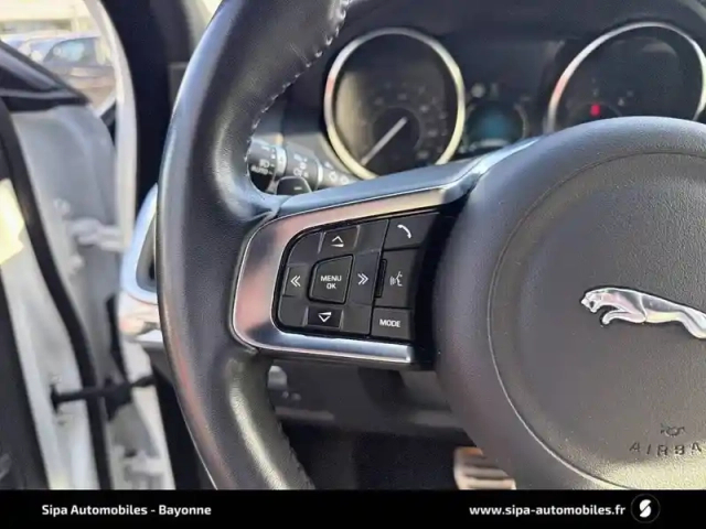 Jaguar E-Pace 2.0 d - 150 ch awd bva — photo 18