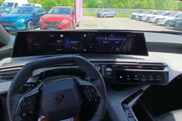 Peugeot 5008 hybrid 145 ch e-dcs6 — photo 17