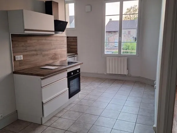 À louer - Duplex T4 de 85 m² avec courette d'environ 50 m² - Montchanin centre