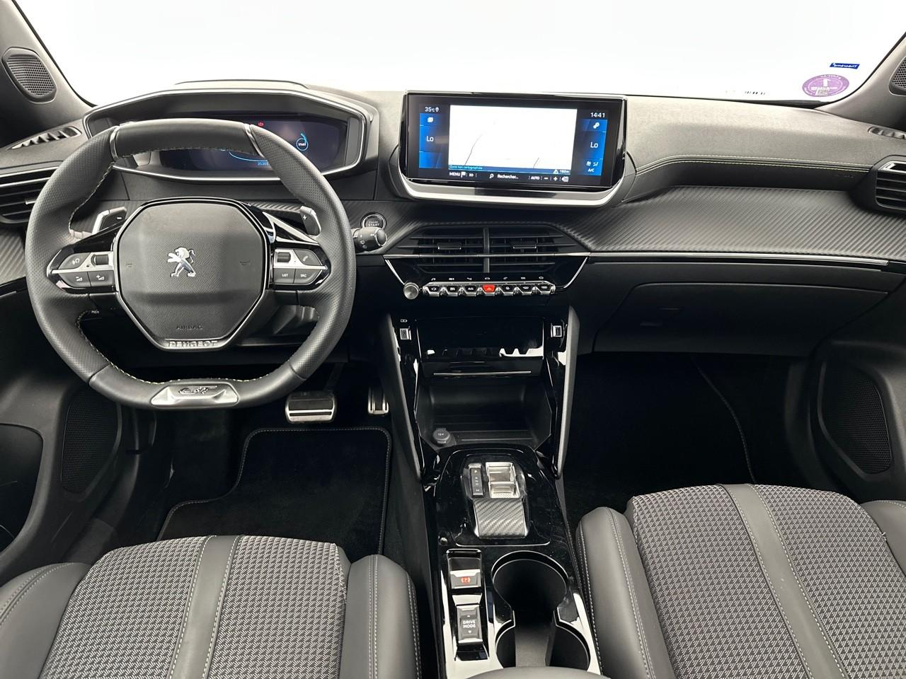 Peugeot 2008 puretech 130 s&s eat8 gt — photo 11