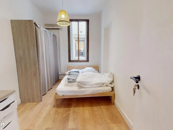 Chambre 6 pièces 120 m²