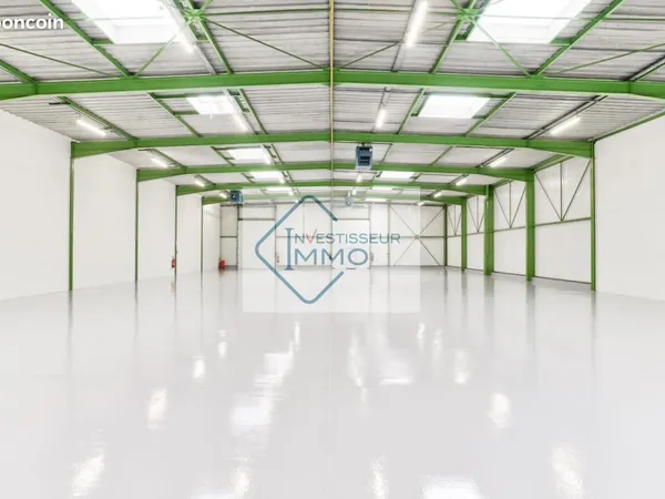 Local industriel 2 003 m²