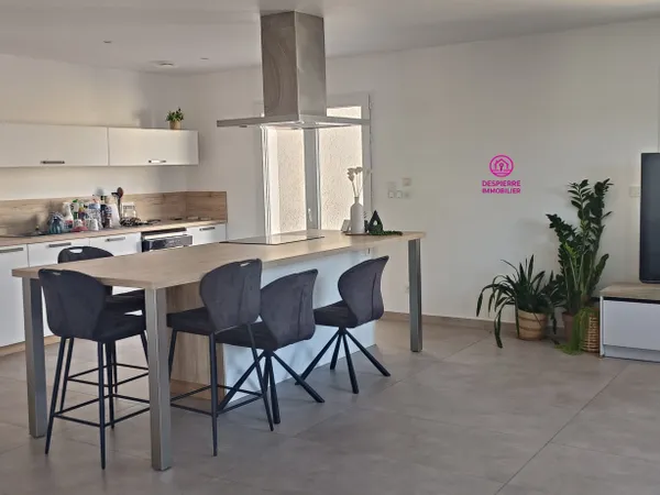 Ensemble immobilier comprenant deux maisons récentes - 210m