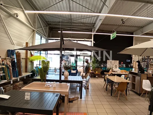 Local commercial 1150 m² VANNES