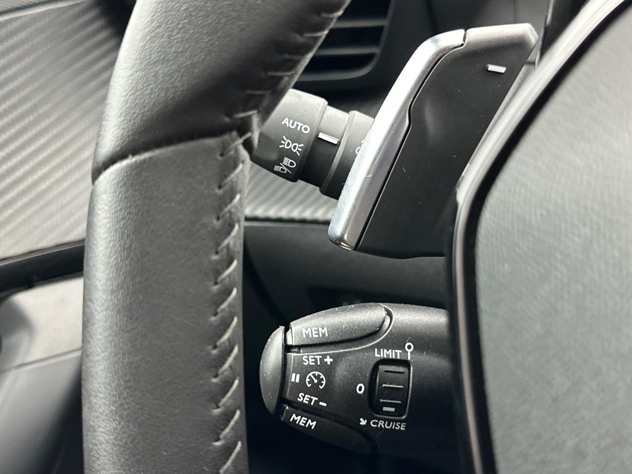 Peugeot 2008 puretech 130 s&s eat8 style — photo 17
