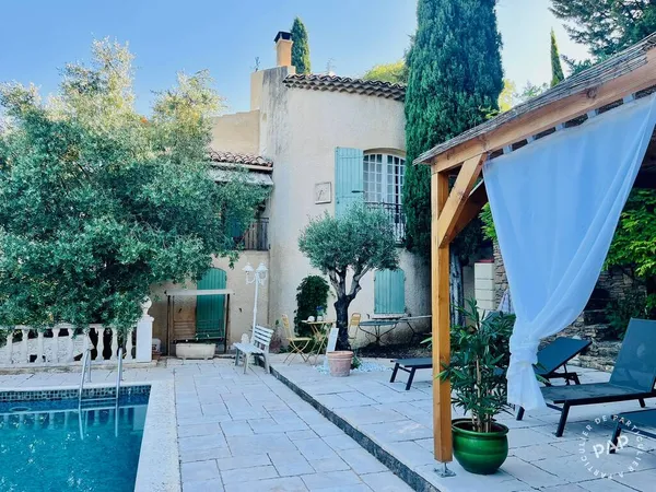Maison 6 pièces 245 m²