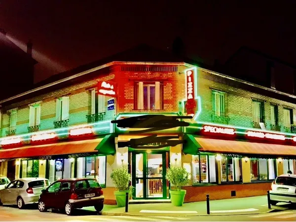 RESTAURANT AVEC MURS COMMERCIAUX ET APPARTEMENT DUPLEX