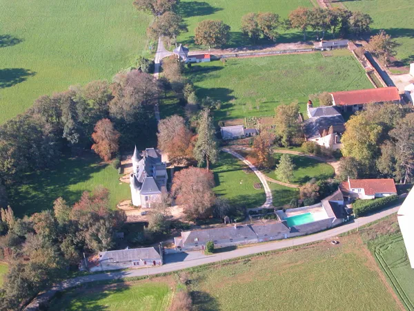 Vends château et ses dépendances aménagées soit 1300m² habitables