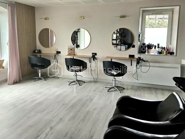 Salon de coiffure clé en main - Centre-ville - Hôpital-Camfrout (29)
