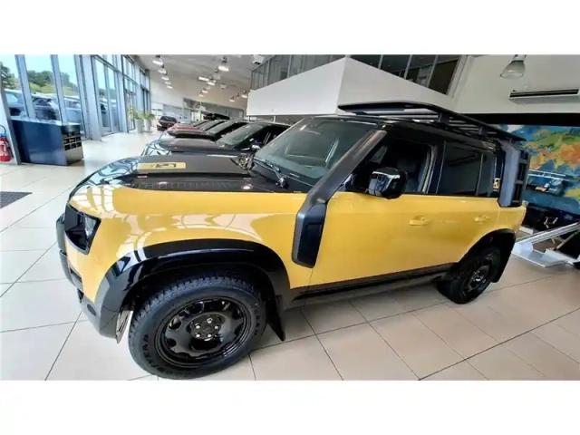 Land Rover Defender 110 p300e awd auto — photo 4