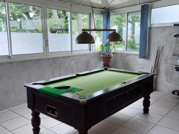 Maison à vendre 6 pièces SAINTES (17) et un appartement