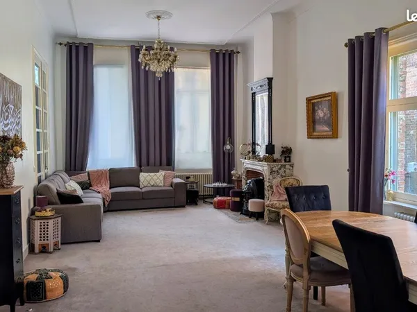 Grande maison bourgeoise avec un beau terrain