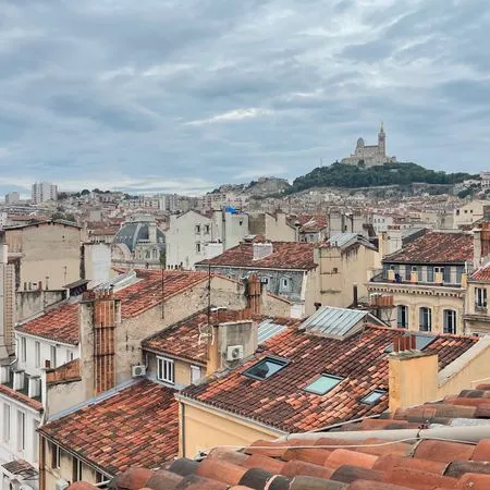 Appartement T3 à rénover - 77 m² - Marseille 6e