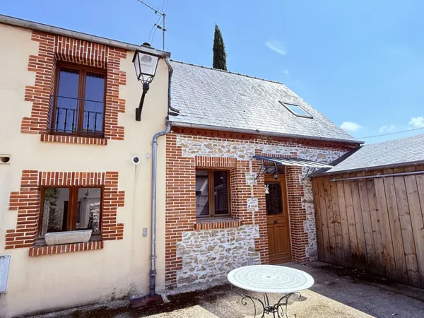 NOAILLES , Maison 4 pièces , 2 Chambres, dépendances, cour et jardin