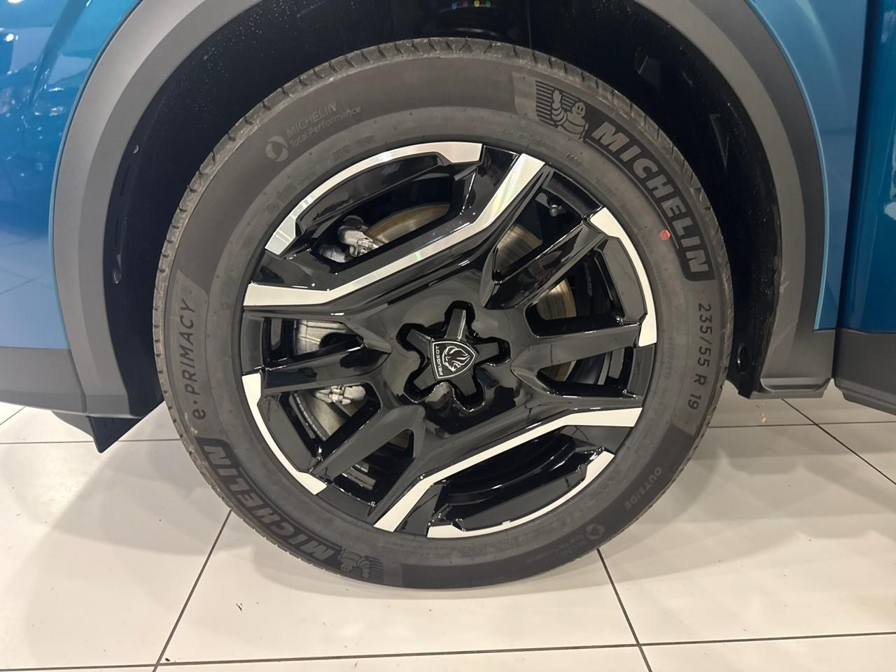 Peugeot 5008 hybride rechargeable plug-in 195ch gt e-dcs7 — photo 11