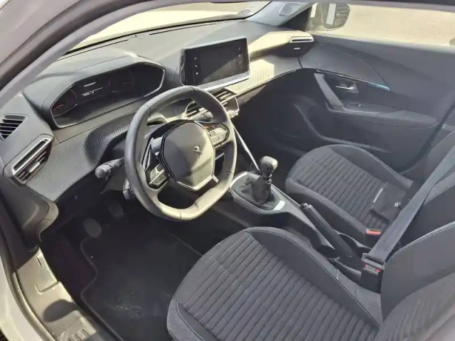 Peugeot 2008 puretech 130 s&amp;s bvm6 — photo 14