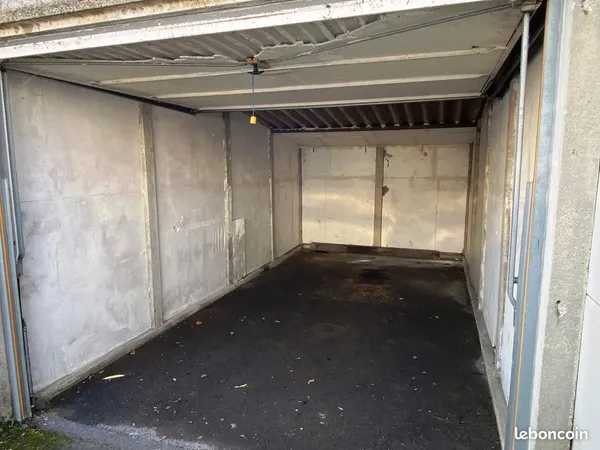 Parking/box 1 pièce 20 m²