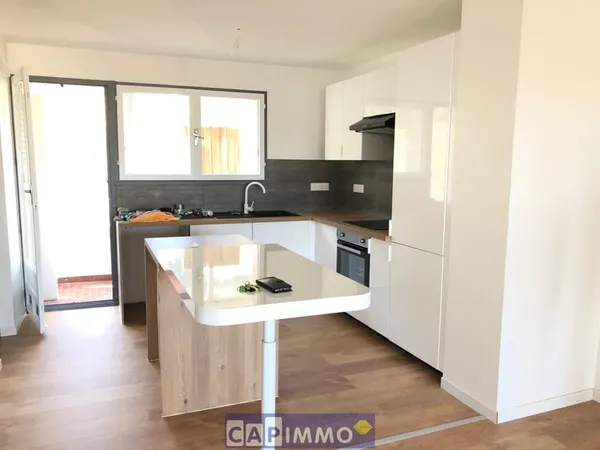 LA GARDE APPARTEMENT T3 RENOVE AVEC GOUT (CHAUFFAGE ET EAU