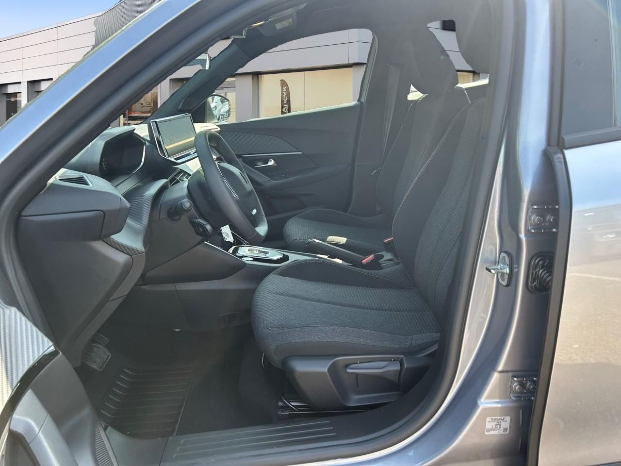 Peugeot 2008 1.2 hybrid 110ch edition e-dcs6 — photo 9