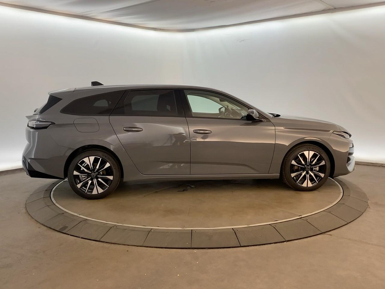 Peugeot 308 sw hybrid 145 e-dcs6 allure — photo 4