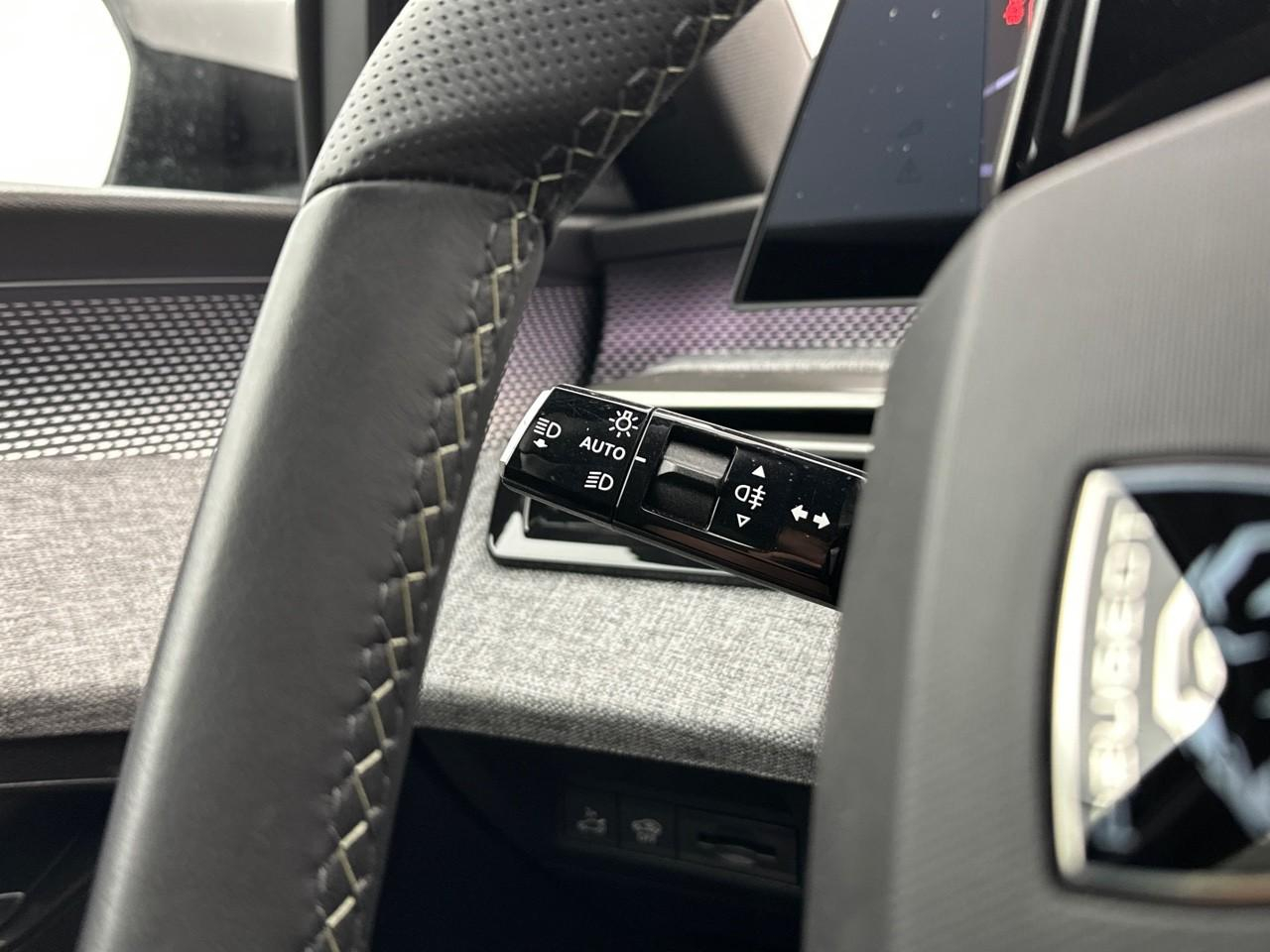 Peugeot 3008 hybrid 145 e-dcs6 gt — photo 19