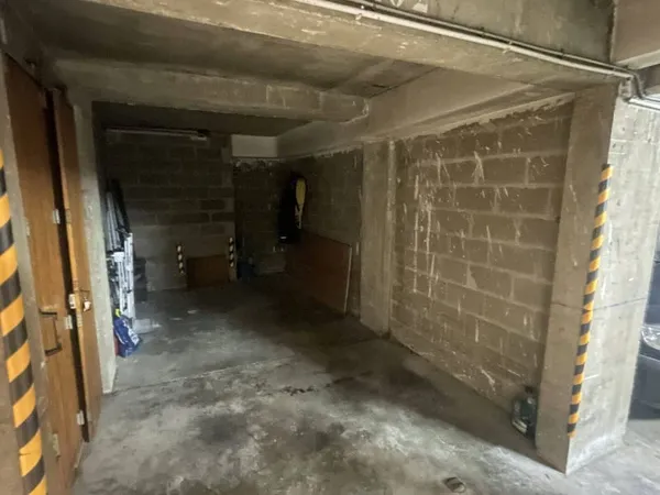 Parking 14 m²