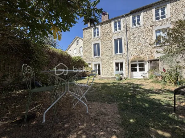 Maison 8 pièces 245 m²