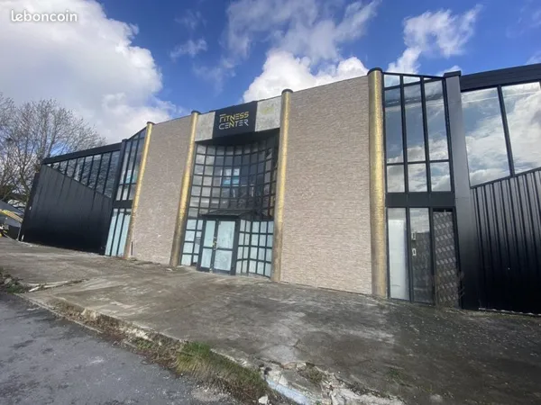 Local commercial 1485 m² Saint-Thibault-des-Vignes