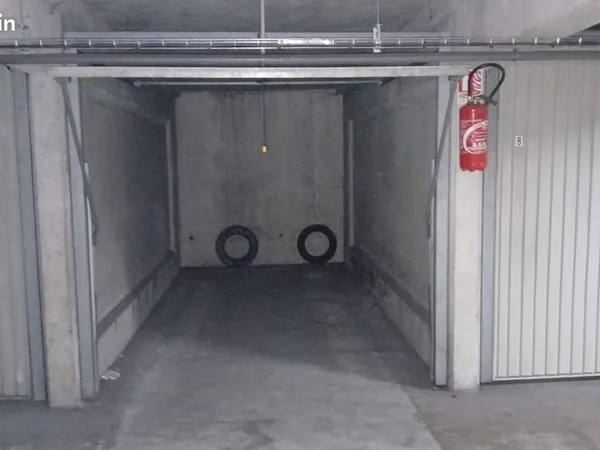 À louer : box fermé et sécurisé de 11,5 m² près de la gare
