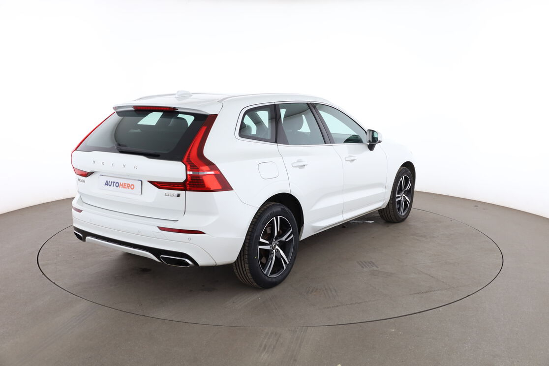 Volvo XC60 2.0 D5 AdBlue AWD R-Design Geartronic 8 — photo 5