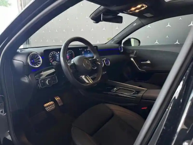 Mercedes Classe A 200 d berline amg line — photo 5