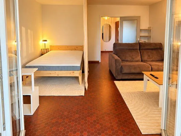 Antibes - Location studio meublé 38 m² avec jardin privatif et coin nuit séparé