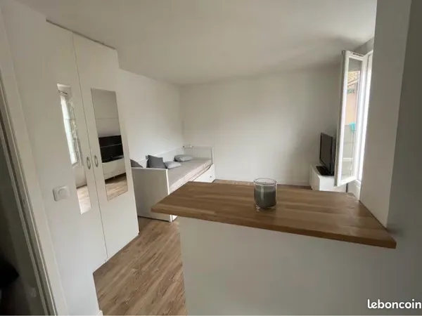 Studio 20m2 proche transports et commerces