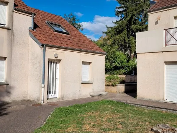 BEAU T2BIS en DUPLEX de style maisonnette avec 2chambres proche CHU et FACULTÉS de 40,50m2 en Loi Ca
