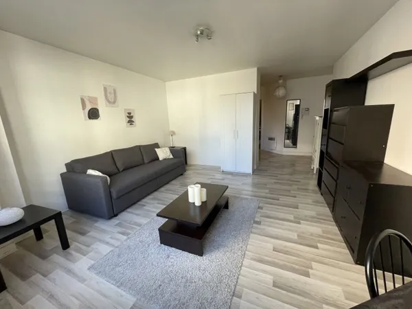 Location d'un studio meublé de 35m² à Boulogne Billancourt. Quartier calme, proche métro et commerce