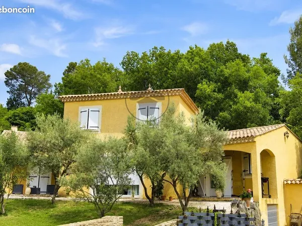 Propriété 4 pièces 136 m²