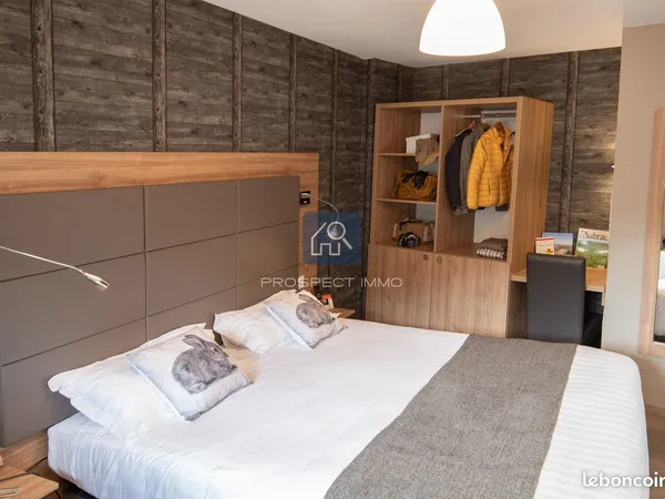 Commerce 873 m²