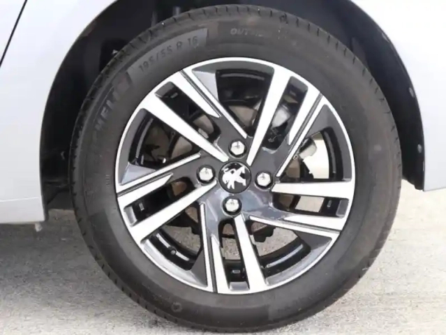 Peugeot 208 1.2 puretech 100ch s&amp;s allure 118g — photo 11