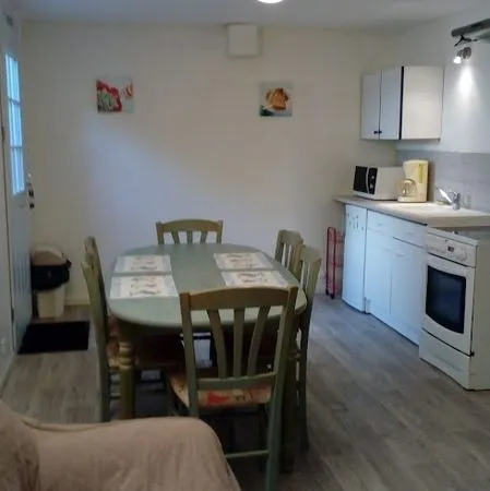 Meublé de 45 m2 en sous sol d'une maison
