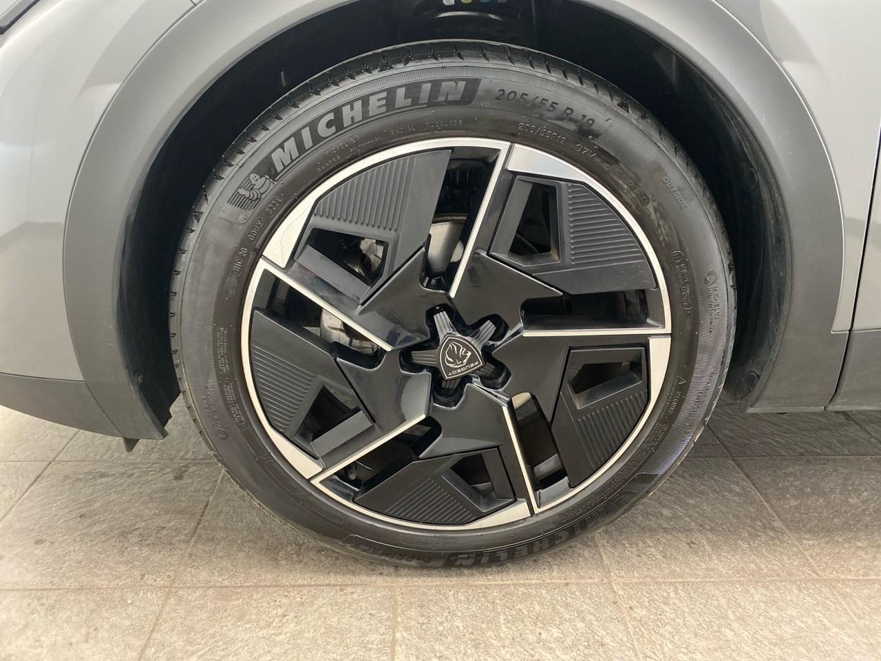 Peugeot 408 hybrid 136 e-dcs6 gt — photo 11