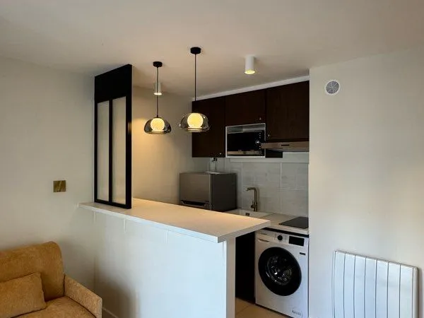 Studio meublé 23m2 refait à neuf + balcon 3m2