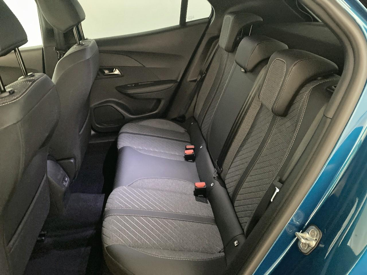 Peugeot 2008 hybrid 145 ch e-dcs6 allure — photo 10