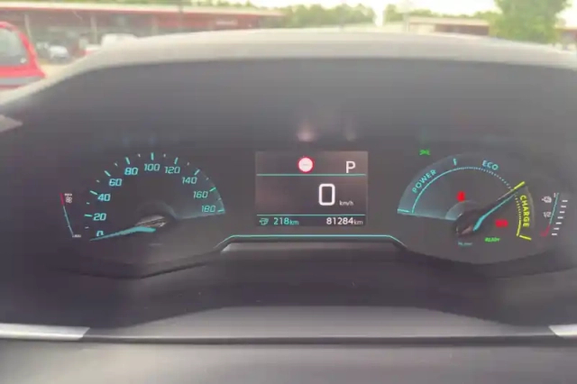 Peugeot 2008 moteur électrique 136 ch — photo 18