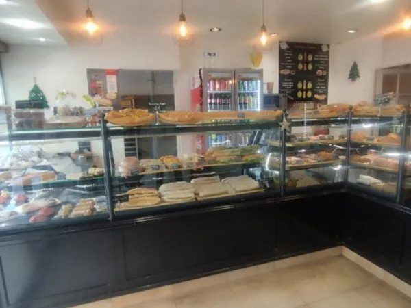 BELLE BOULANGERIE PATISSERIE SNACKING EMPLACEMENT IDEAL PUTEAUX TOUT EQUIPE