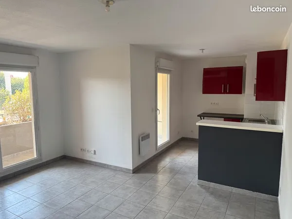 Appartement T3 56m2+14m2 1er étage (1/3) Expo ouest quartier Costières