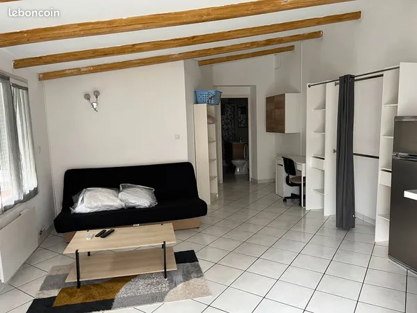 Studio meublé avec terrasse